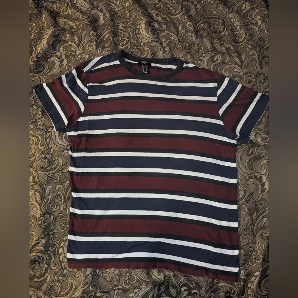 Forever 21 Striped Short Sleeved T-shirt ♥️ 🖤 🤍